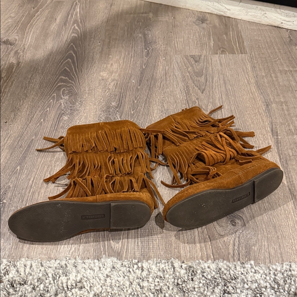 Minnetonka Brown Fringed Moccasin Boots - Picture 6 of 6